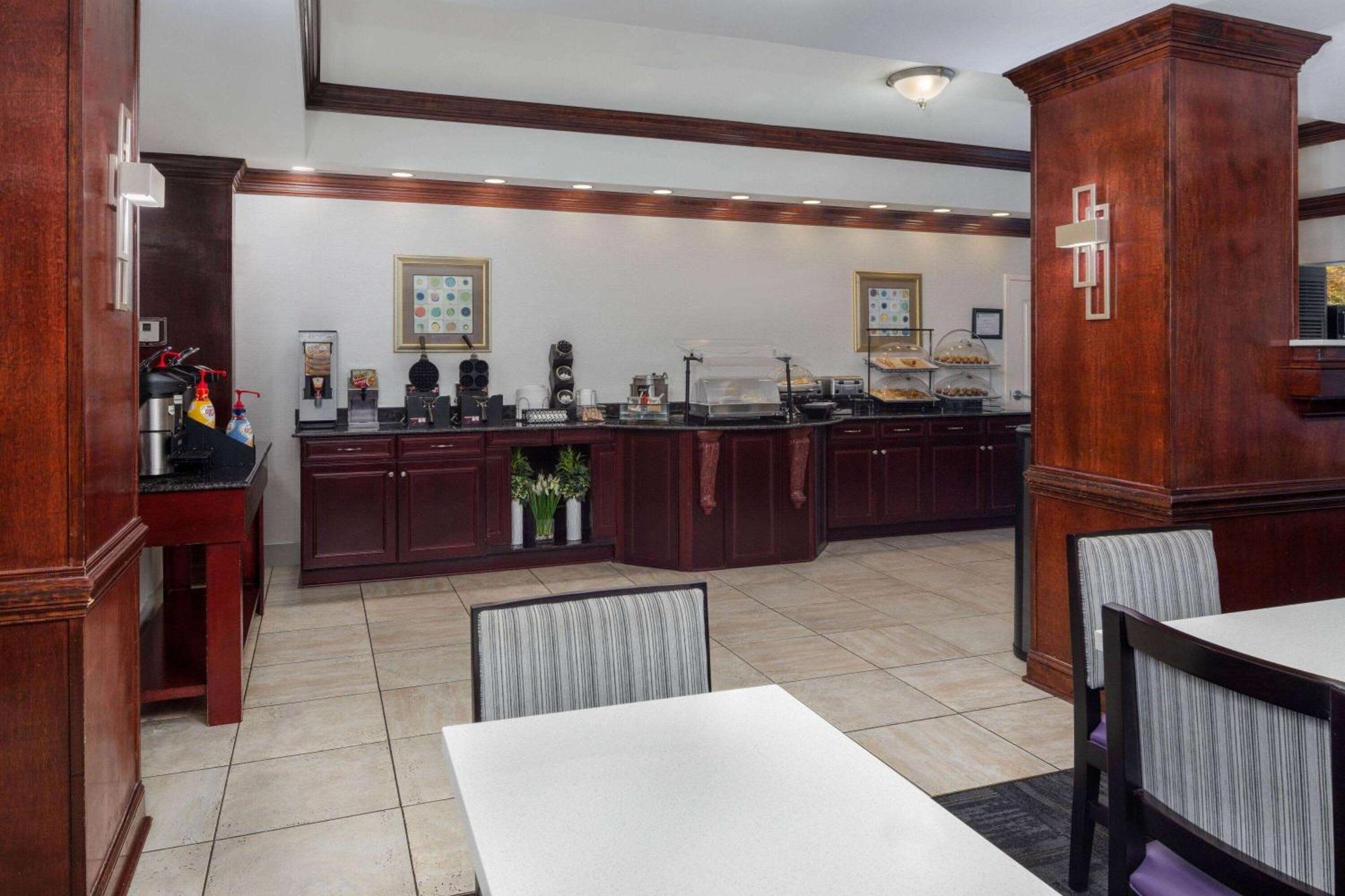 La Quinta By Wyndham Savannah Airport - Pooler Exterior foto